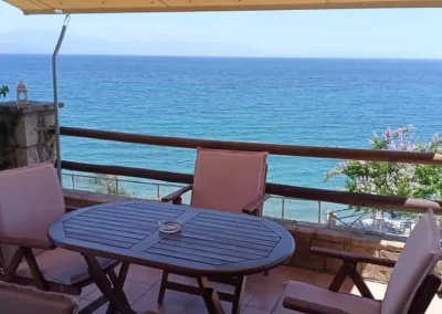 Μπαλκόνι με θέα θάλασσα στη Μεσσηνία