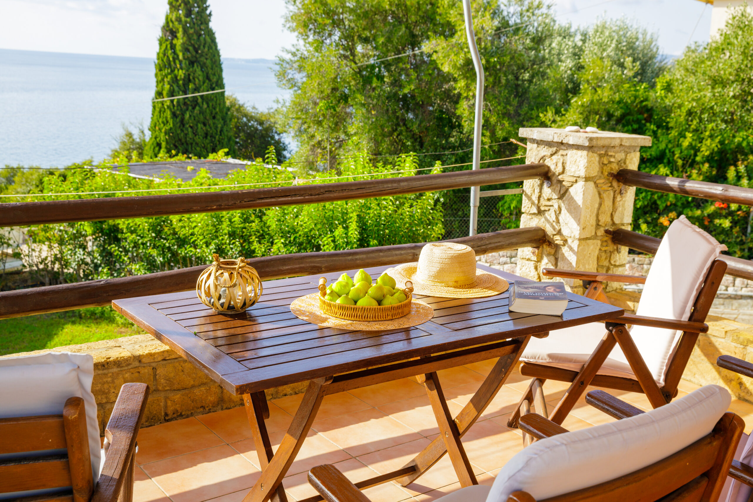 Ηλιοβασίλεμα από το μπαλκόνι του δωματίου